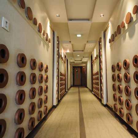 Neelkanth Paradise Hotel Ahmedabad Ngoại thất bức ảnh
