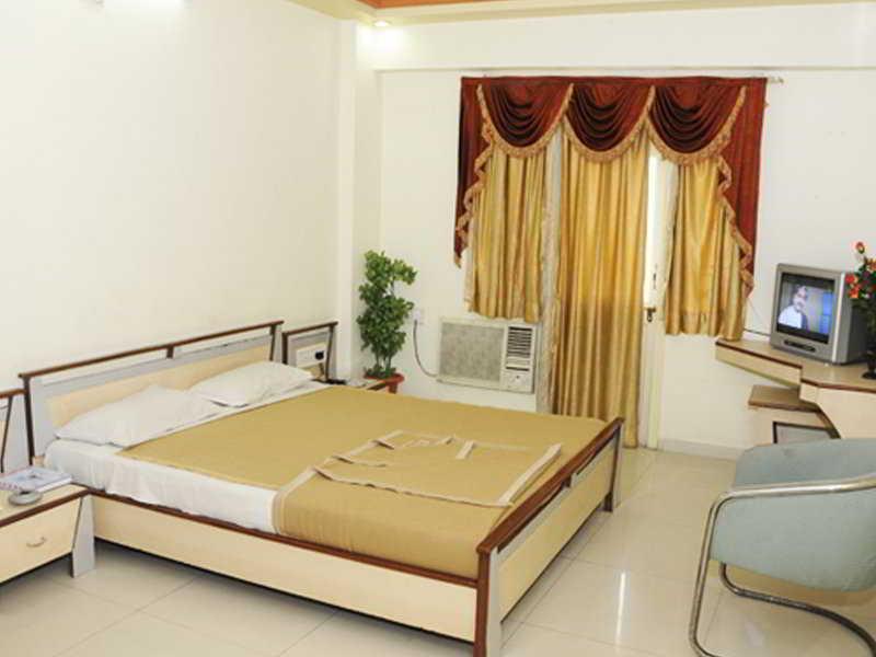 Neelkanth Paradise Hotel Ahmedabad Ngoại thất bức ảnh