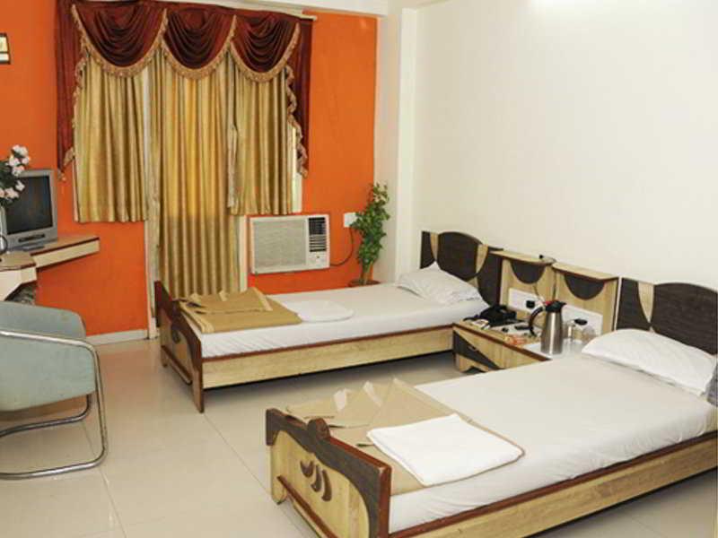 Neelkanth Paradise Hotel Ahmedabad Ngoại thất bức ảnh
