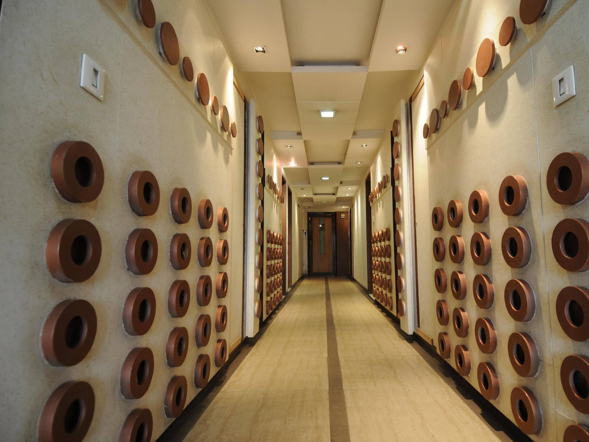 Neelkanth Paradise Hotel Ahmedabad Ngoại thất bức ảnh