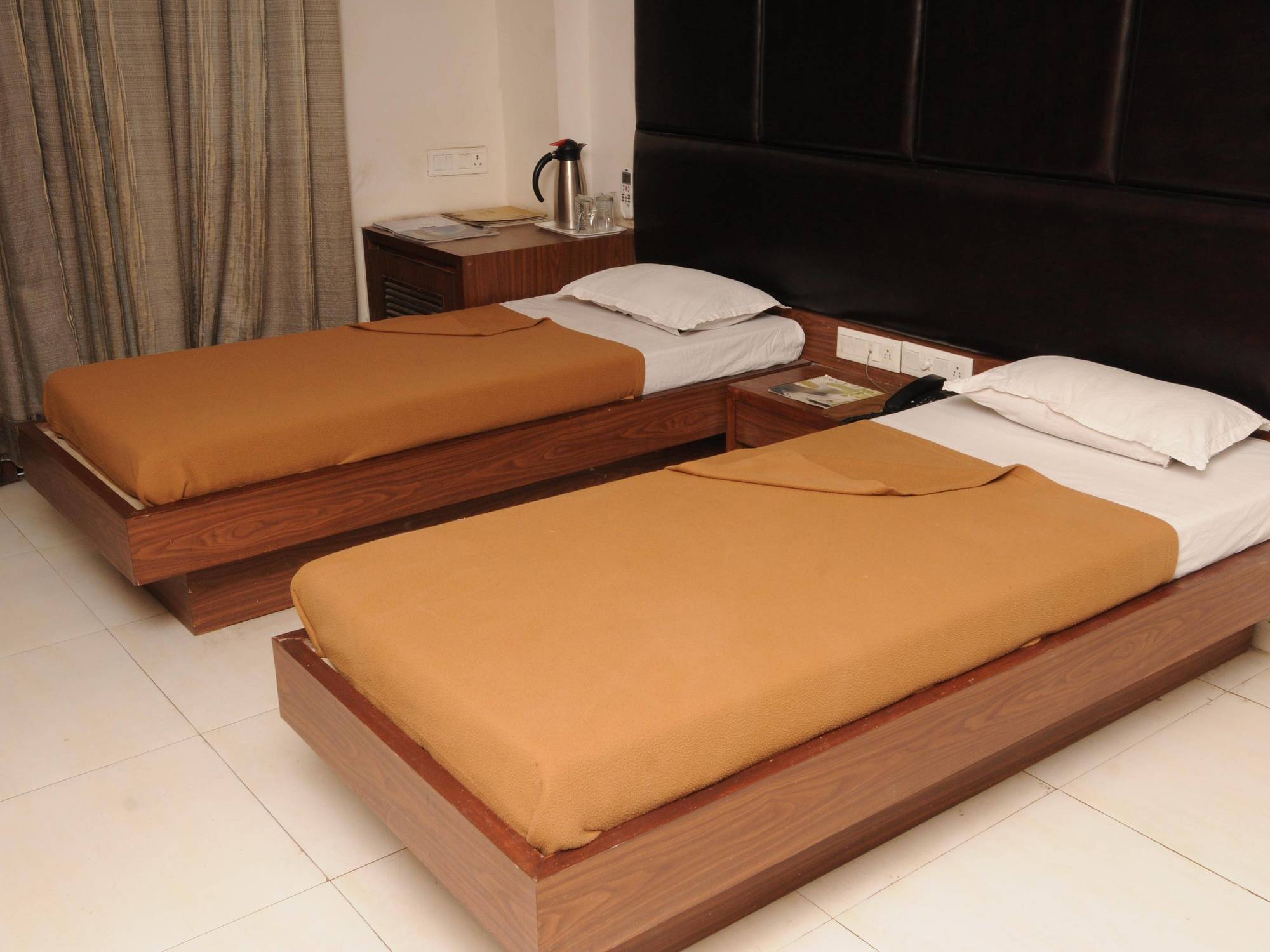 Neelkanth Paradise Hotel Ahmedabad Ngoại thất bức ảnh